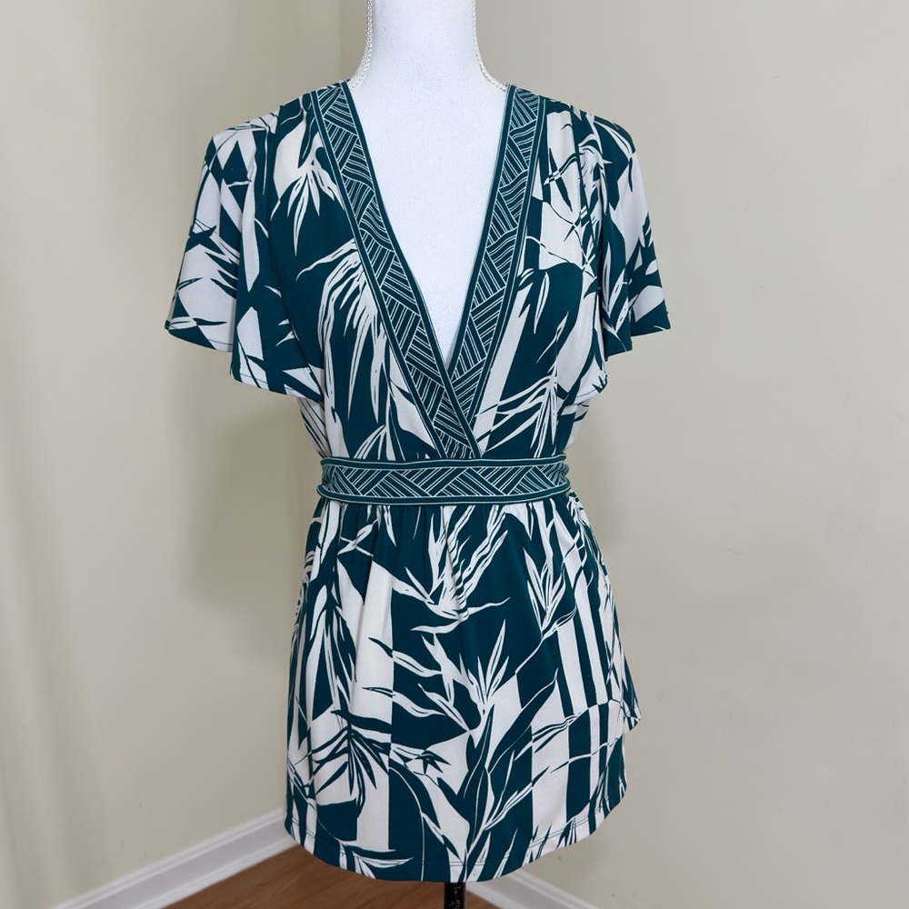 BCBG green white kimono wrap top flutter sleeve waist tie top Sz L